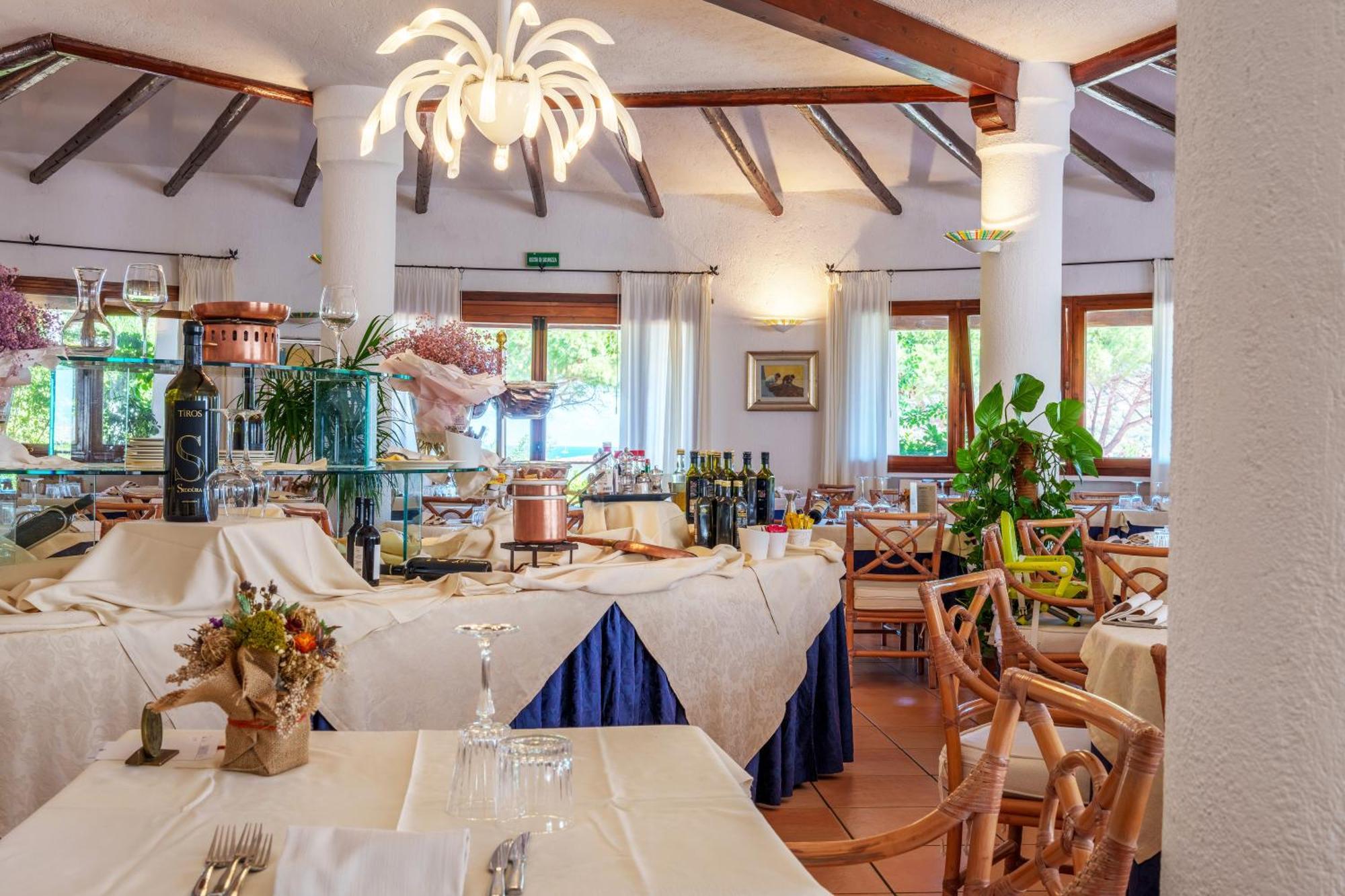 באיה סרדיניה Hotel Punta Est מראה חיצוני תמונה